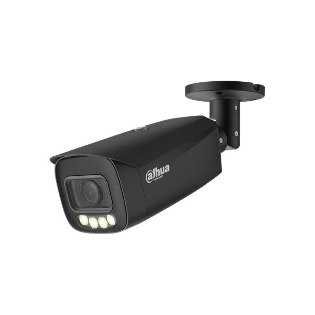 Zwarte Dahua WizMind bullet-beveiligingscamera met 2.8mm lens, ingebouwde LED-verlichting en verstelbare muurbeugel.