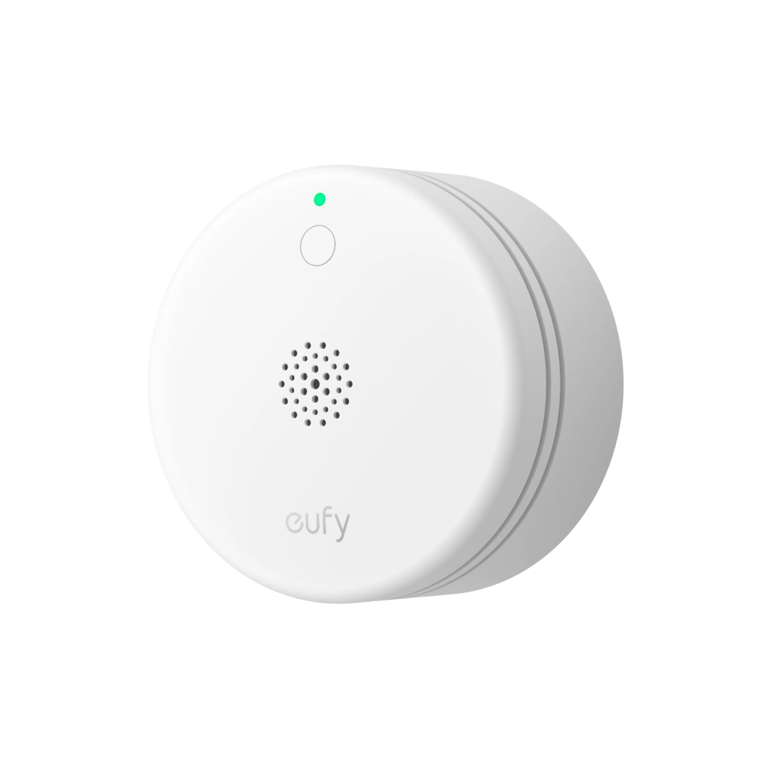 Witte, compacte Eufy Smoke Sensor E10 rookmelder met groen statuslampje en luidsprekerrooster.