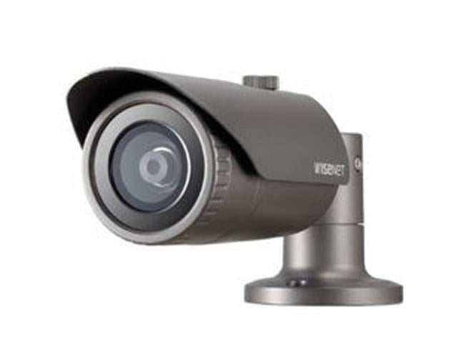 Grijze Hanwha QNO-7032R outdoor bullet beveiligingscamera met 6mm lens en zonnekap voor professionele CCTV-installaties.