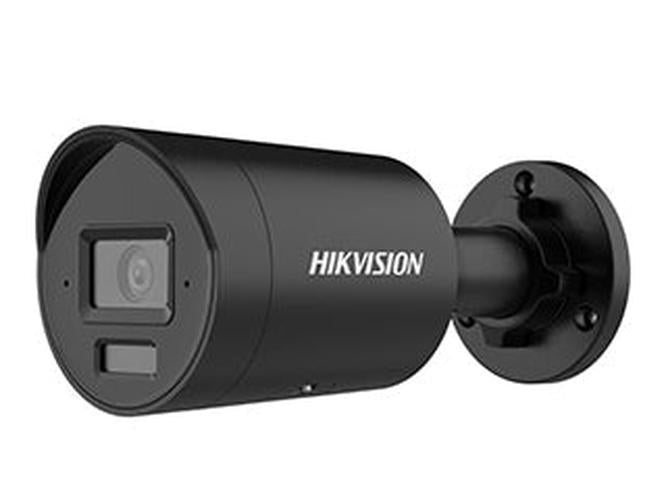 Zwarte Hikvision DS-2CD2043G2-LI2U 4MP AcuSense bulletcamera met 2.8mm lens en muurbevestiging.