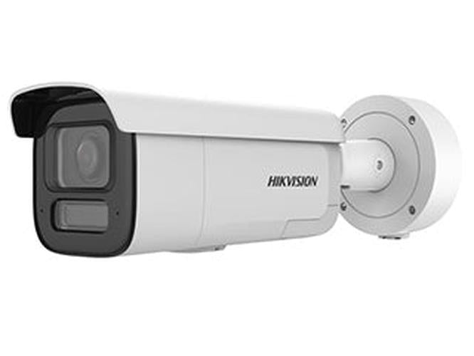 Witte Hikvision AcuSense bullet camera met 4MP lens, Smart Hybrid Light en robuuste metalen behuizing voor buiten.