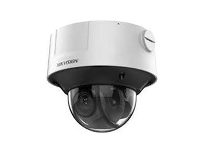 Witte Hikvision dual-lens dome beveiligingscamera met varifocale lens en zwarte behuizing voor actieve afschrikking.