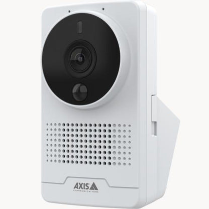 Witte Axis M1075-L Mk II 2MP box camera voor binnen met zwarte lensmodule, PIR-sensor en geïntegreerde luidspreker.