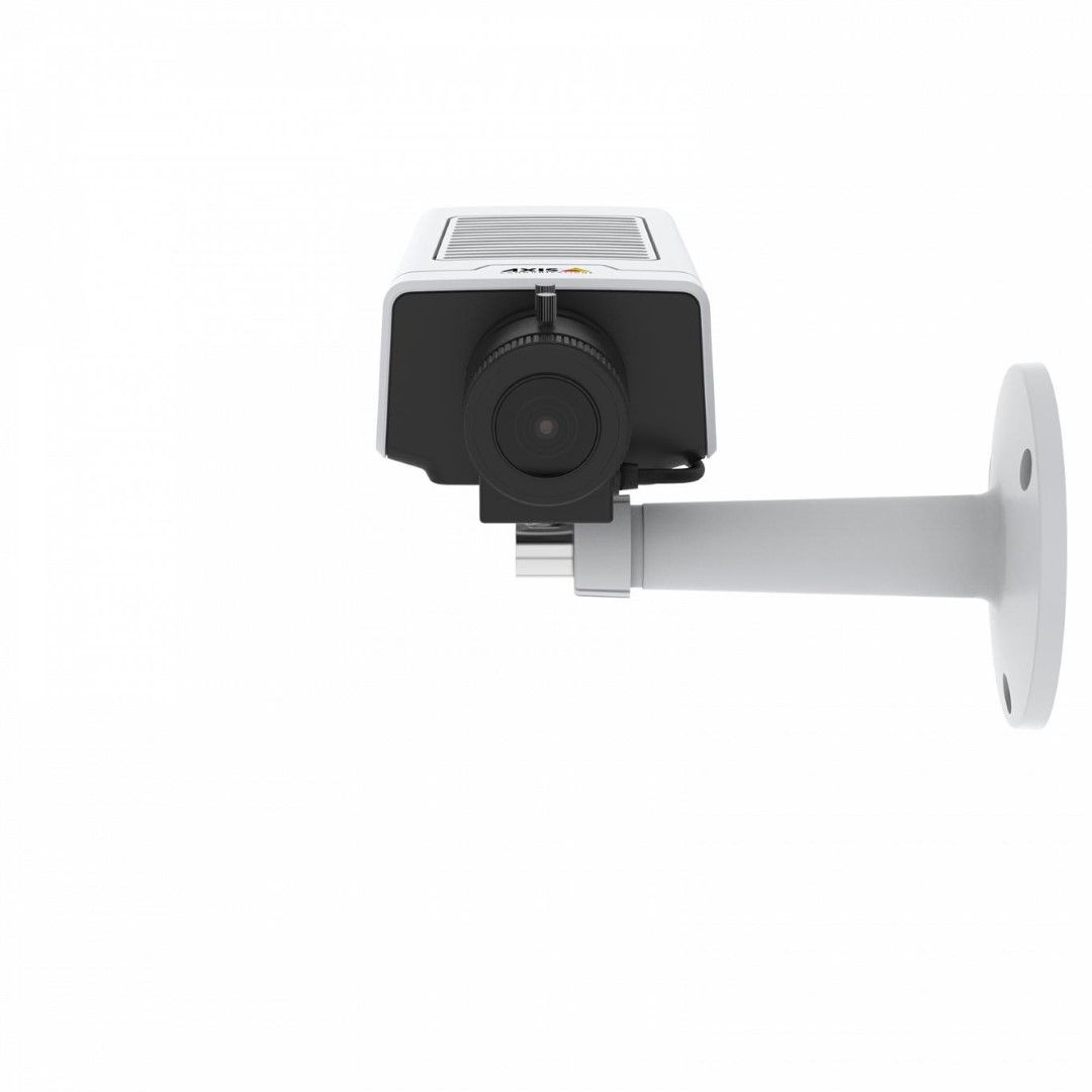 Witte Axis M1135 Mk II boxcamera met zwarte lens en muurbeugel tegen een witte achtergrond.