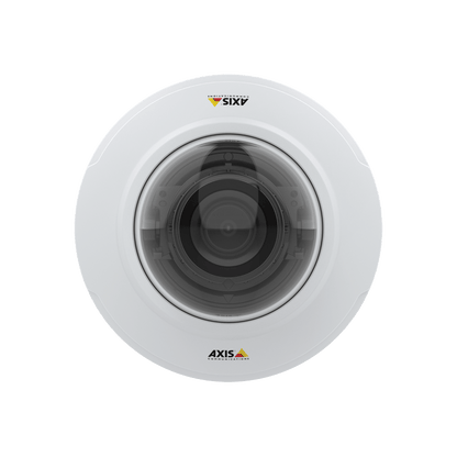 Witte Axis M4216-V compacte domecamera met varifocale lens en transparante koepel op een witte achtergrond.