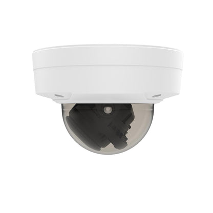 Witte Axis P3285-LV domecamera met transparante koepel en interne zwarte cameramodule tegen een witte achtergrond.