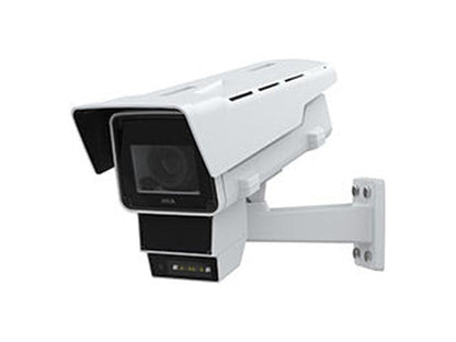 Witte Axis Q1656-DLE radar-video fusion camera met robuuste behuizing en muurbeugel voor buitenbeveiliging.