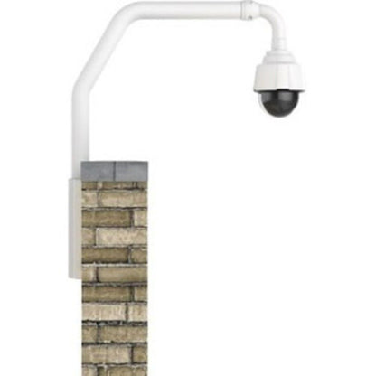 Witte Axis T91D62 telescopische dakrandmontage met beveiligingscamera gemonteerd op een bakstenen muur.