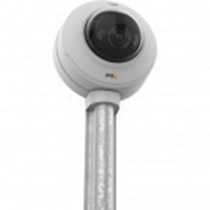 Witte Axis domecamera gemonteerd op een metalen 3/4 inch plafondpendel voor universele installatie.