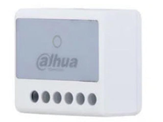 Witte Dahua AirShield draadloze dual-relay wandschakelaar met zes aansluitpunten en compact design.