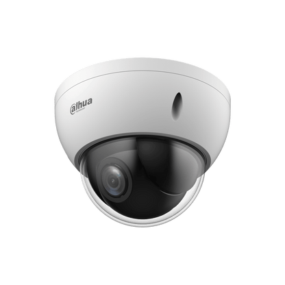Witte Dahua dome-beveiligingscamera met 4x optische zoom, transparante koepel en robuuste IK10-behuizing.