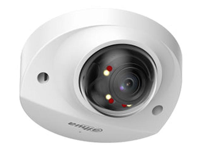 Witte Dahua 4MP WizSense mini dome camera met 2.8mm lens en ingebouwde dual-light verlichting.