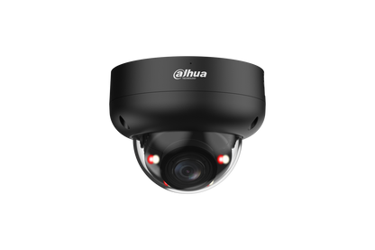 Zwarte Dahua WizSense dome-beveiligingscamera met 8MP lens en ingebouwde verlichting voor dag en nacht.