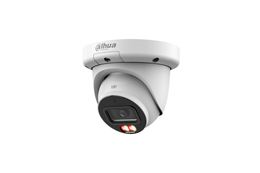 Witte Dahua 8MP dome beveiligingscamera met 2.8mm lens, ingebouwde IR en warmlicht verlichting voor dag en nacht.