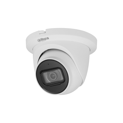 Witte Dahua WizMind S-serie dome-beveiligingscamera met 2.8 mm lens en zwarte lensbehuizing voor buiten.