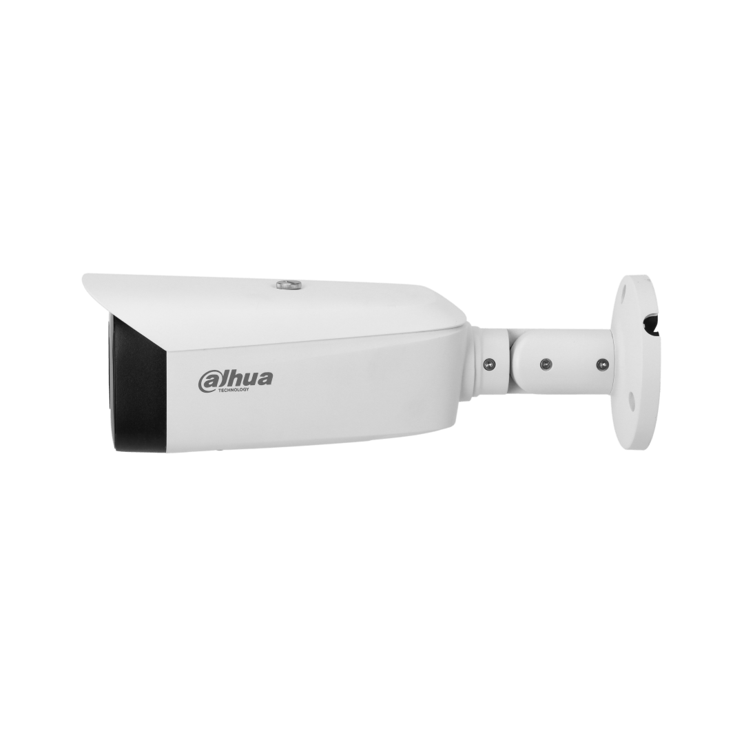 Witte Dahua WizMind bullet-beveiligingscamera met verstelbare muurbeugel en zonnekap voor buitenmontage.
