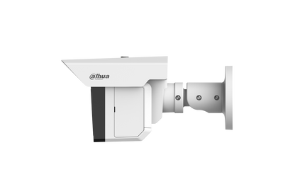 Witte Dahua IPC-MFW5241T2-E3-ASE beveiligingscamera met drie lenzen, zonnekap en verstelbare muurbeugel.