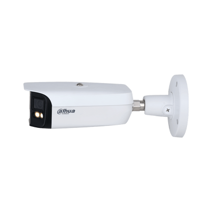 Witte Dahua WizMind 180° panoramische beveiligingscamera met ingebouwde verlichting en wandmontagebeugel.