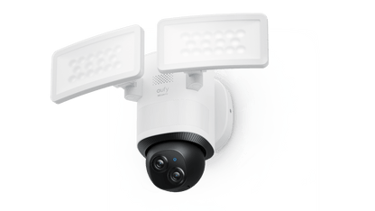 Witte Eufy E340 dual-lens floodlight-camera met twee LED-panelen en een zwarte 360° PTZ-camerakop.