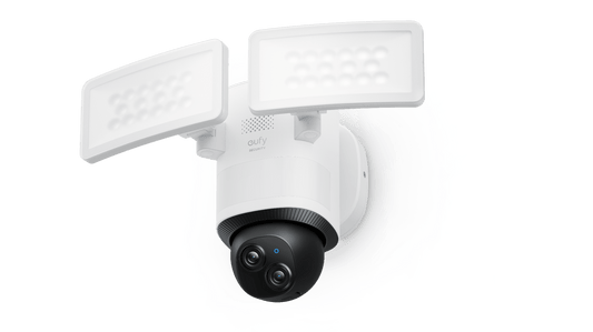 Witte Eufy E340 dual-lens floodlight-camera met twee LED-panelen en een zwarte 360° PTZ-camerakop.