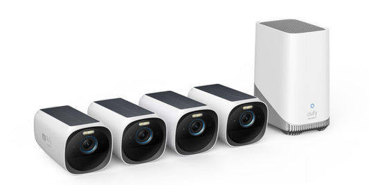EufyCam 3 beveiligingsset met vier witte 4K-camera's met zonnepaneel en een Homebase 3 station.