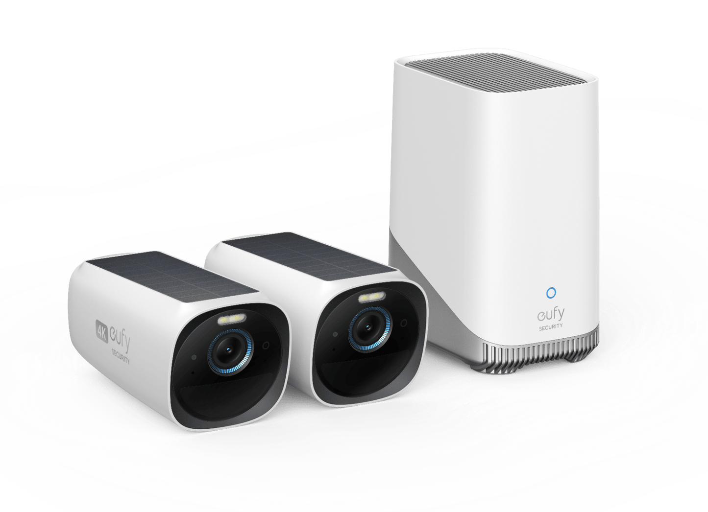 Twee witte EufyCam 3 4K-camera's met zonnepaneel en een Homebase 3 beveiligingsstation.