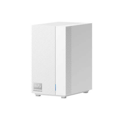 Witte Eufy HomeBase Professional S1 NVR met diagonaal gestreept design en blauw statuslampje op een witte achtergrond.