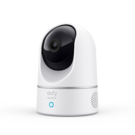 Witte Eufy Indoor Cam 2K Pan & Tilt beveiligingscamera met zwarte lens en blauwe statusindicator.