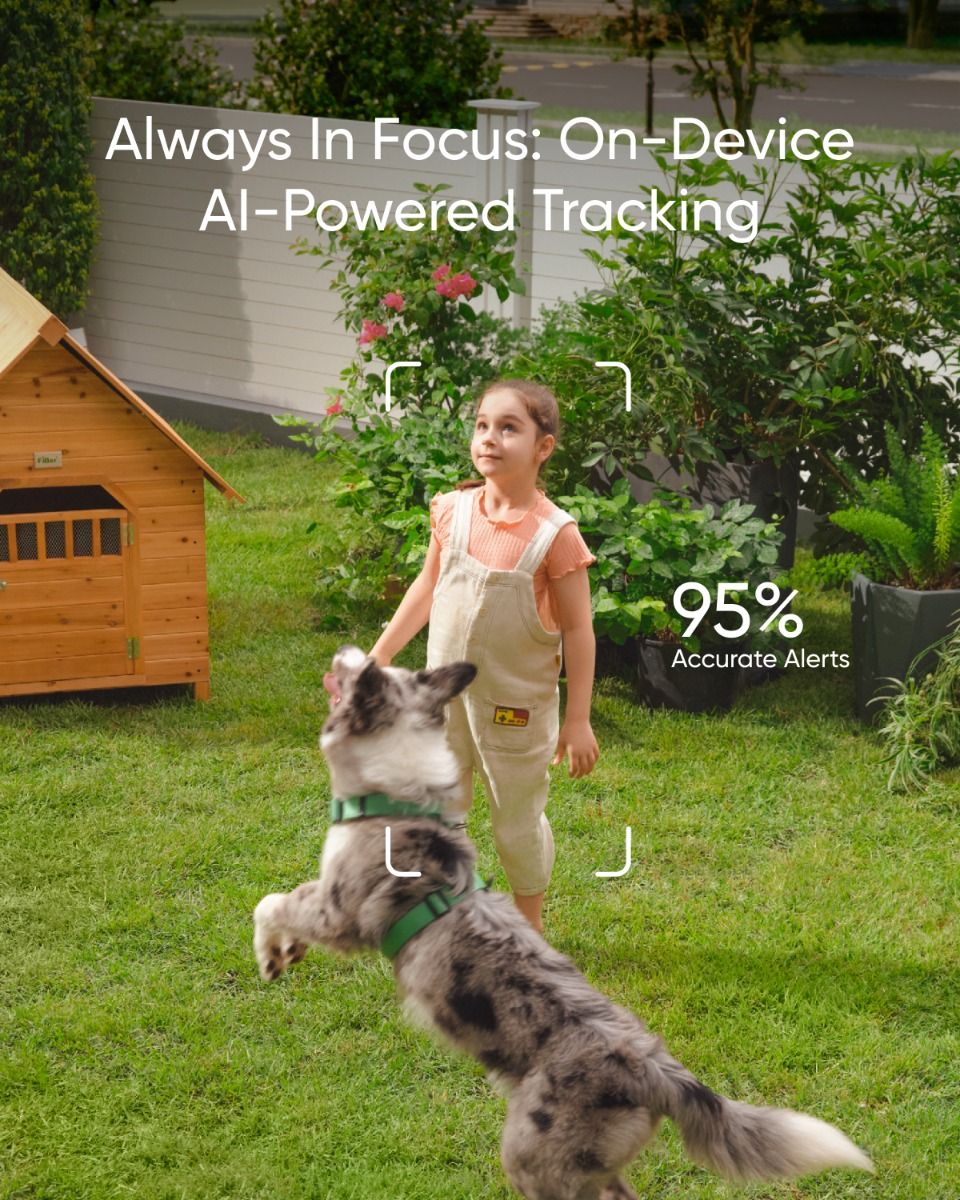 Eufy S340 beveiligingscamera toont AI-tracking van een kind en hond in een tuin met 95% nauwkeurige meldingen.