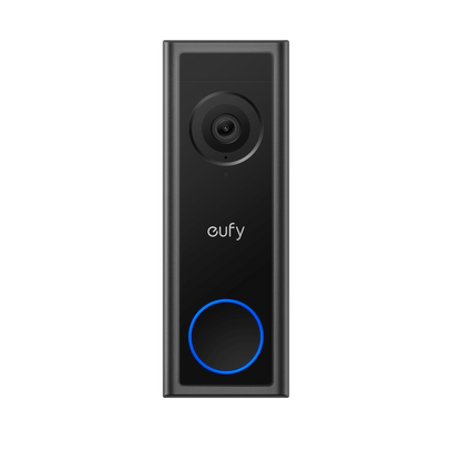 Zwarte Eufy C30 draadloze 2K videodeurbel met camera, centraal logo en verlichte blauwe drukknop.