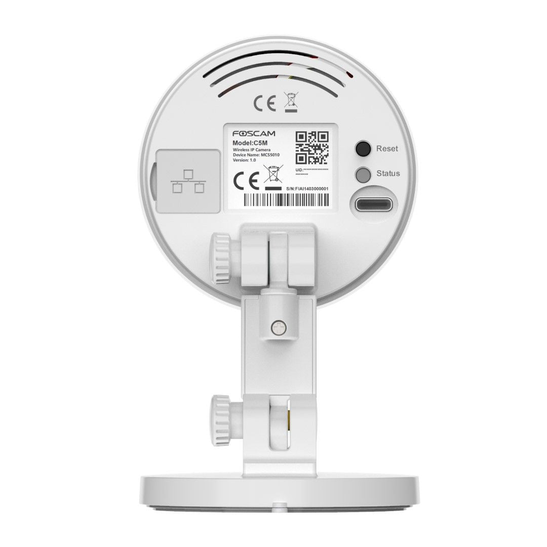 Achterkant van de witte Foscam C5M 5MP WiFi-binnencamera met verstelbare voet, resetknop en productinformatie-sticker.