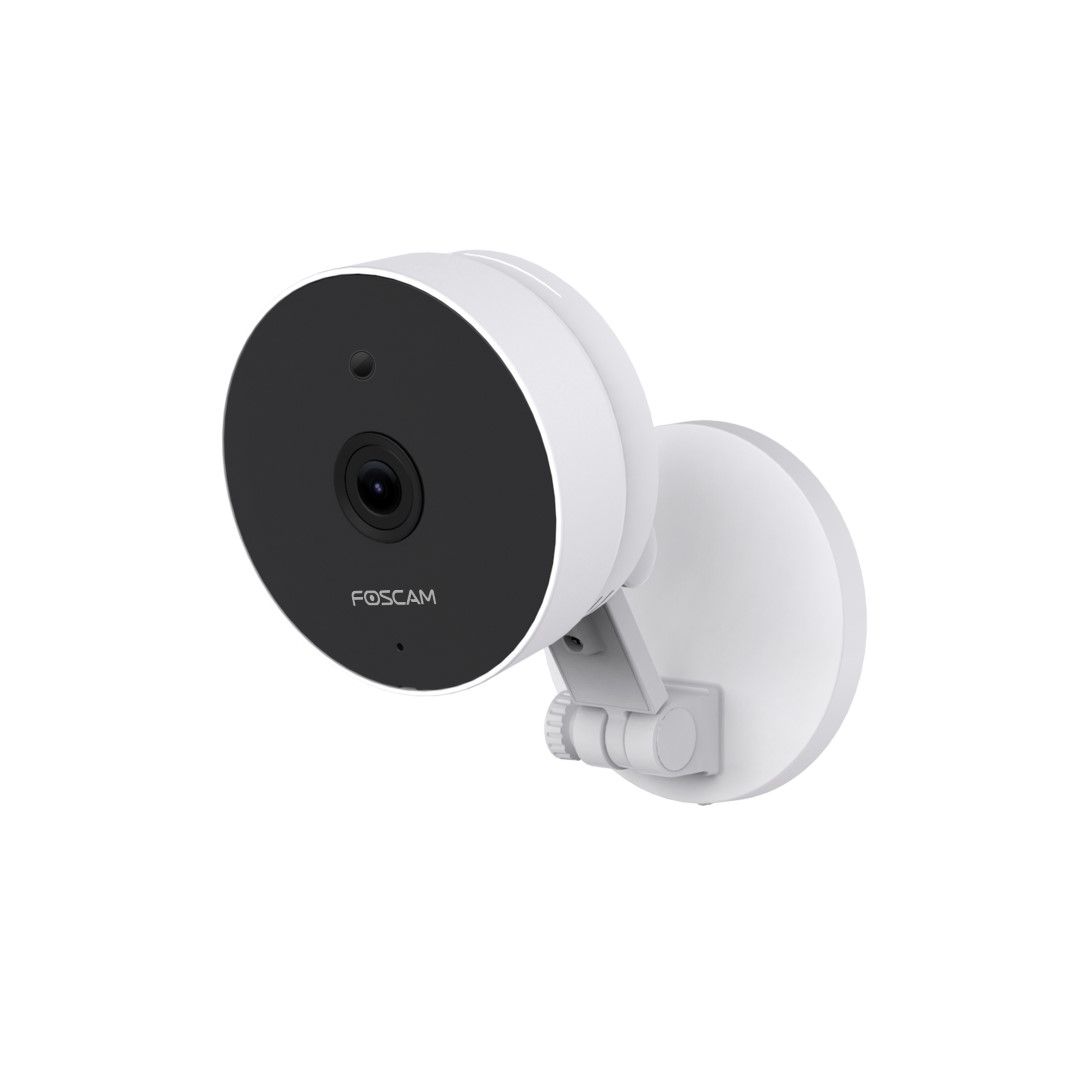 Compacte witte Foscam C5M 5MP WiFi binnencamera met zwarte lens en verstelbare muurbevestiging op witte achtergrond.