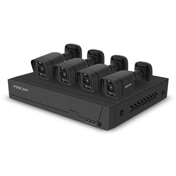 Zwarte Foscam 5MP PoE NVR-set met vier bullet camera's en 2TB harde schijf voor buitenbeveiliging.