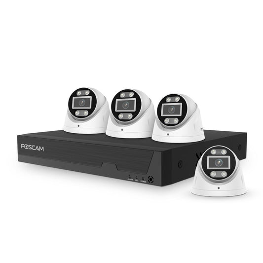 Foscam 5MP PoE bewakingsset met zwarte NVR en vier witte turret camera's voor buiten.
