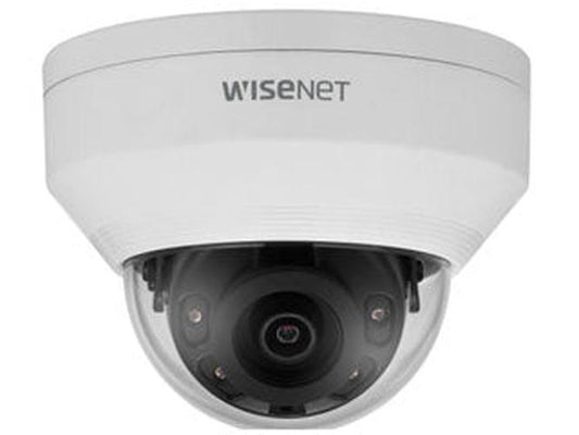 Witte Hanwha Wisenet ANV-L6012R outdoor dome beveiligingscamera met zwarte lens en IR-nachtzicht.