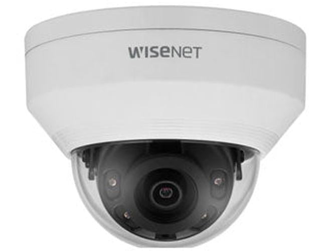 Wisenet ANV-L6082R witte vandaalbestendige outdoor dome camera met varifocale lens en IR-nachtzicht.
