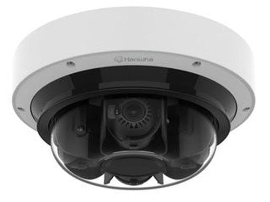 Witte Hanwha 32MP panoramische quad-lens beveiligingscamera met 360° koepelontwerp voor buiten.