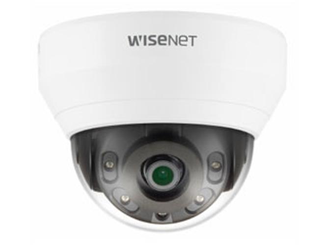 Witte Hanwha QND-7012R 4MP indoor dome beveiligingscamera met 2.8mm lens en IR-nachtzicht.