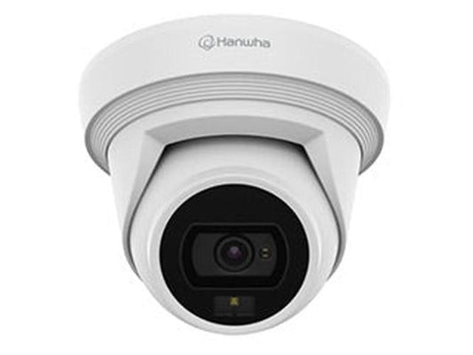 Witte Hanwha QNE-C8013RL 5MP outdoor dome camera met vaste lens en robuuste behuizing voor professionele beveiliging.
