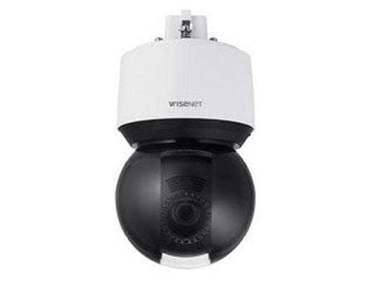 Wisenet QNP-6250R 2MP PTZ-beveiligingscamera met witte behuizing en zwarte bolvormige lensmodule voor buiten.