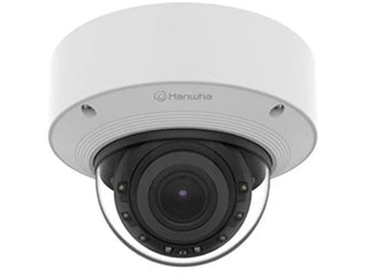 Witte Hanwha XND-A8084RV 5MP indoor dome beveiligingscamera met varifocale lens en transparante koepel.