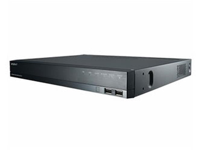 Zwarte Hanwha XRN-820S 8-kanaals NVR netwerk videorecorder in een professionele 1U rackbehuizing.