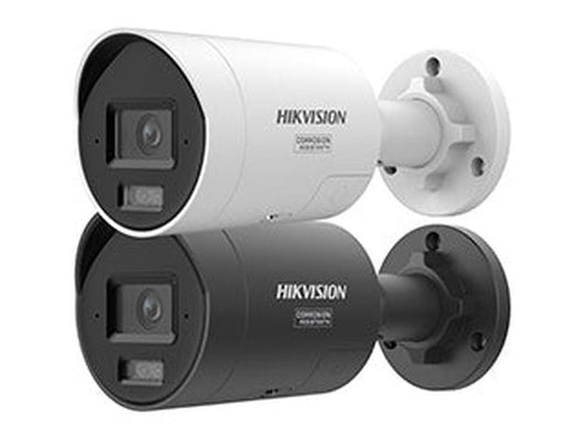 Zwarte en witte Hikvision 12MP AcuSense bullet camera's met stroboscoop en wandmontagebeugel.