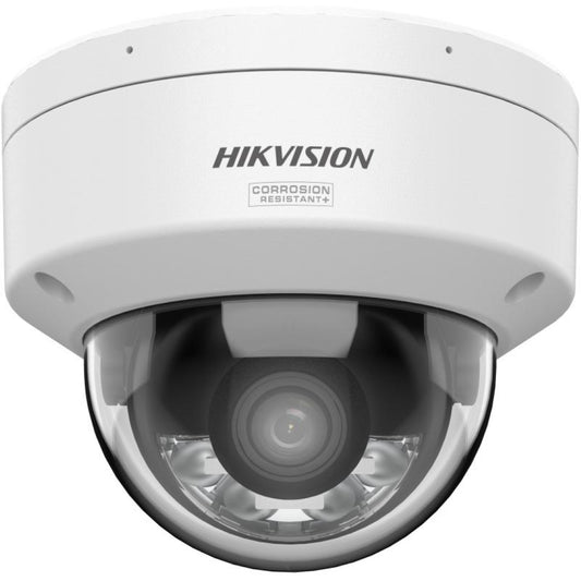 Witte Hikvision ColorVu dome beveiligingscamera met corrosiebestendige behuizing en heldere lens.