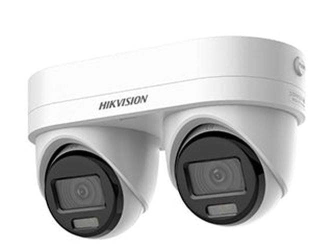 Witte Hikvision 4MP panoramische bullet camera met dubbele lens voor 180 graden beeld en actieve afschrikking.