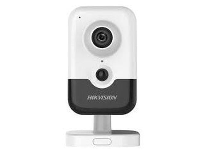 Compacte witte Hikvision 8MP pinhole beveiligingscamera met zwarte accenten en een verstelbare voet voor binnengebruik.