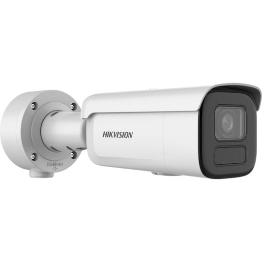 Witte Hikvision 4MP bullet IP-camera met varifocale lens en actieve afschrikking voor buitenbeveiliging.