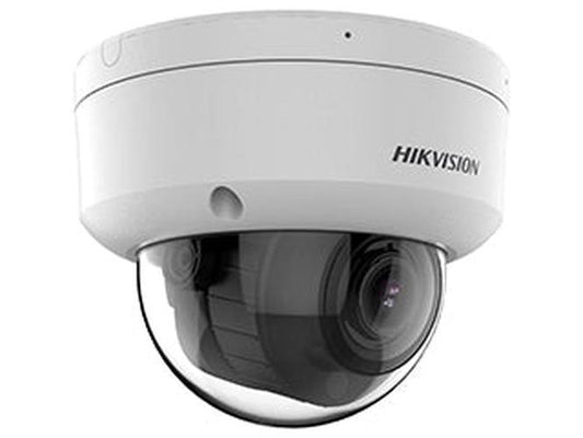 Witte Hikvision 4MP dome IP-camera met varifocale lens en actieve afschrikking voor buitenmontage.