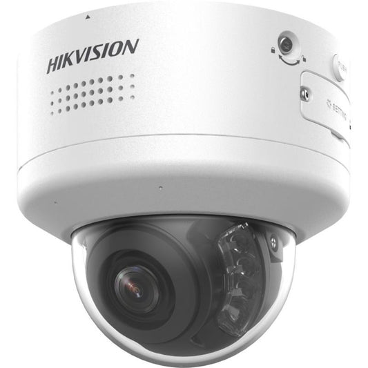 Witte Hikvision 4MP ColorVu PTZ mini dome camera met varifocale lens en ingebouwde luidspreker voor actieve afschrikking.