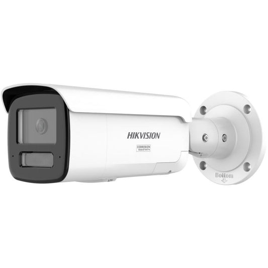 Witte Hikvision 8MP ColorVu bulletcamera met 4mm lens, actieve afschrikking en robuuste IP67-behuizing voor buiten.